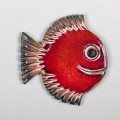 Czerwona figurka ceramiczna ryba do zawieszenia na ścianę