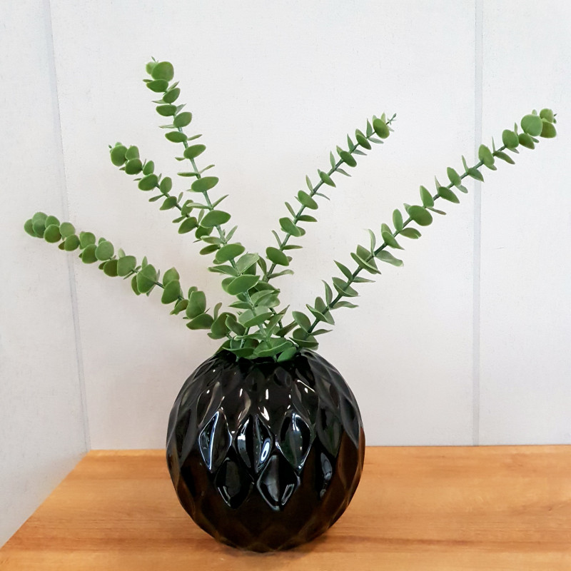 Oryginalny wazon na kwiaty z geometrycznym zdobieniem