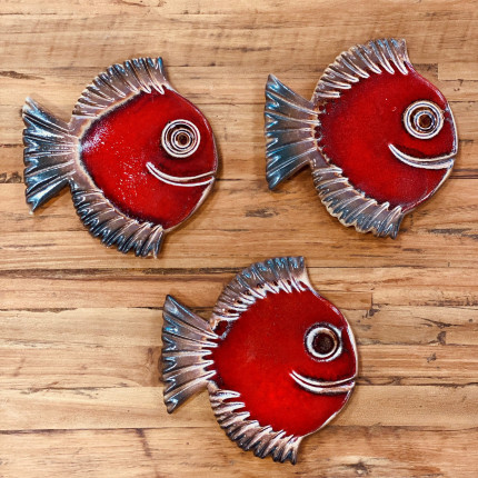 Czerwona figurka ceramiczna ryba do zawieszenia na ścianę