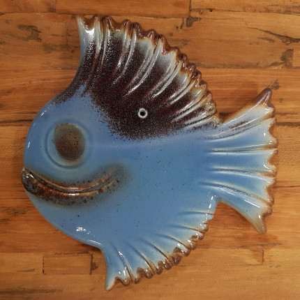 Niebieska figurka ceramiczna ryba do zawieszenia na ścianę