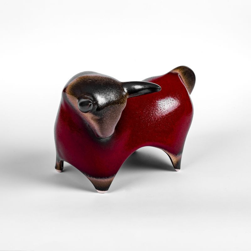 Ceramiczna figurka byk czerwony
