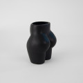 Czarny wazon w kształcie pośladków MHD0-01-49