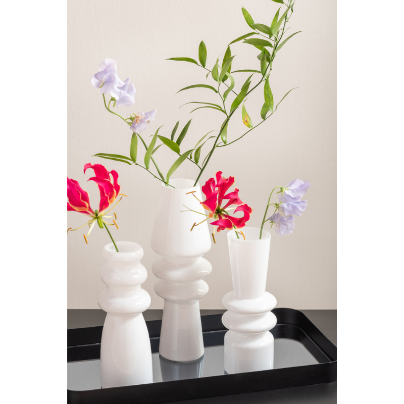 Biały wazon na kwiaty szklany Present Time MHD0-01-84